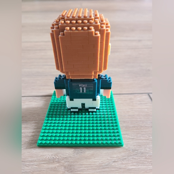 Carson Wentz NFL bobblehead & Brxlz - Picture 13 of 13